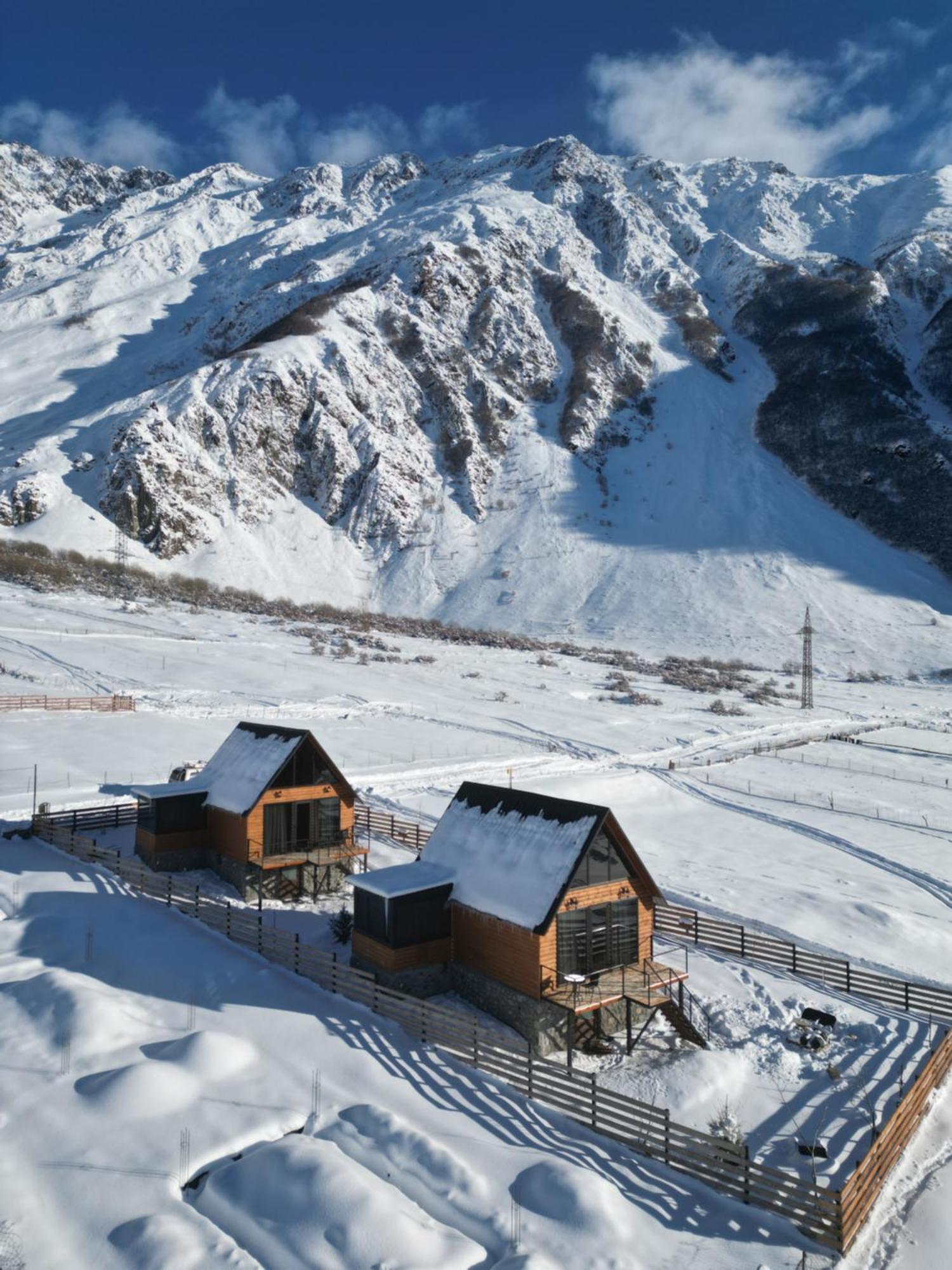 Traveler'S Cottages In Kazbegi Bagian luar foto