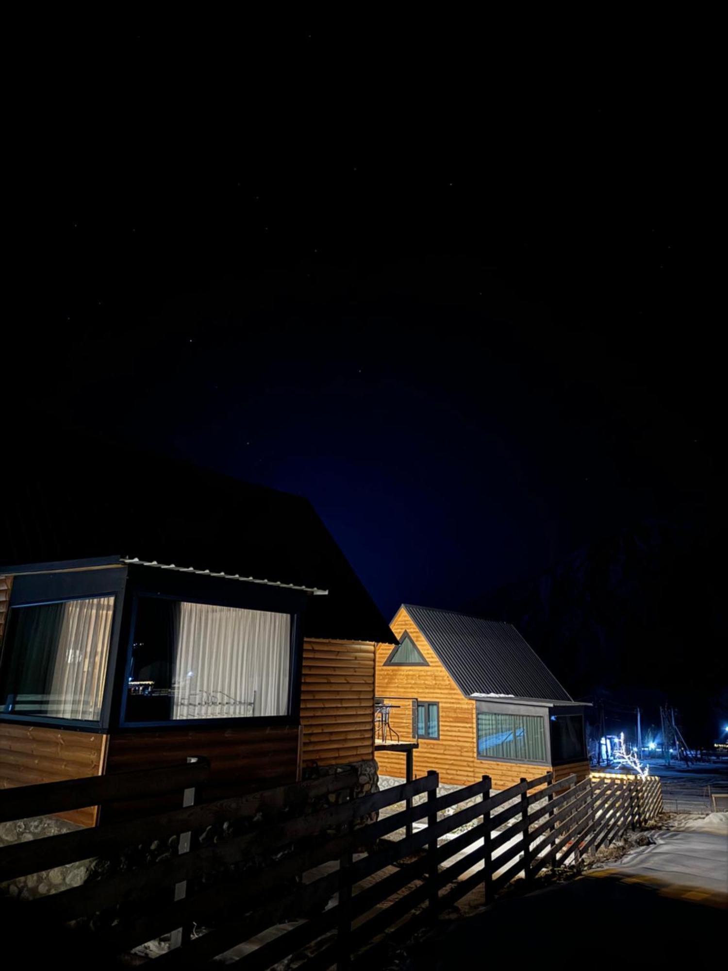 Traveler'S Cottages In Kazbegi Bagian luar foto