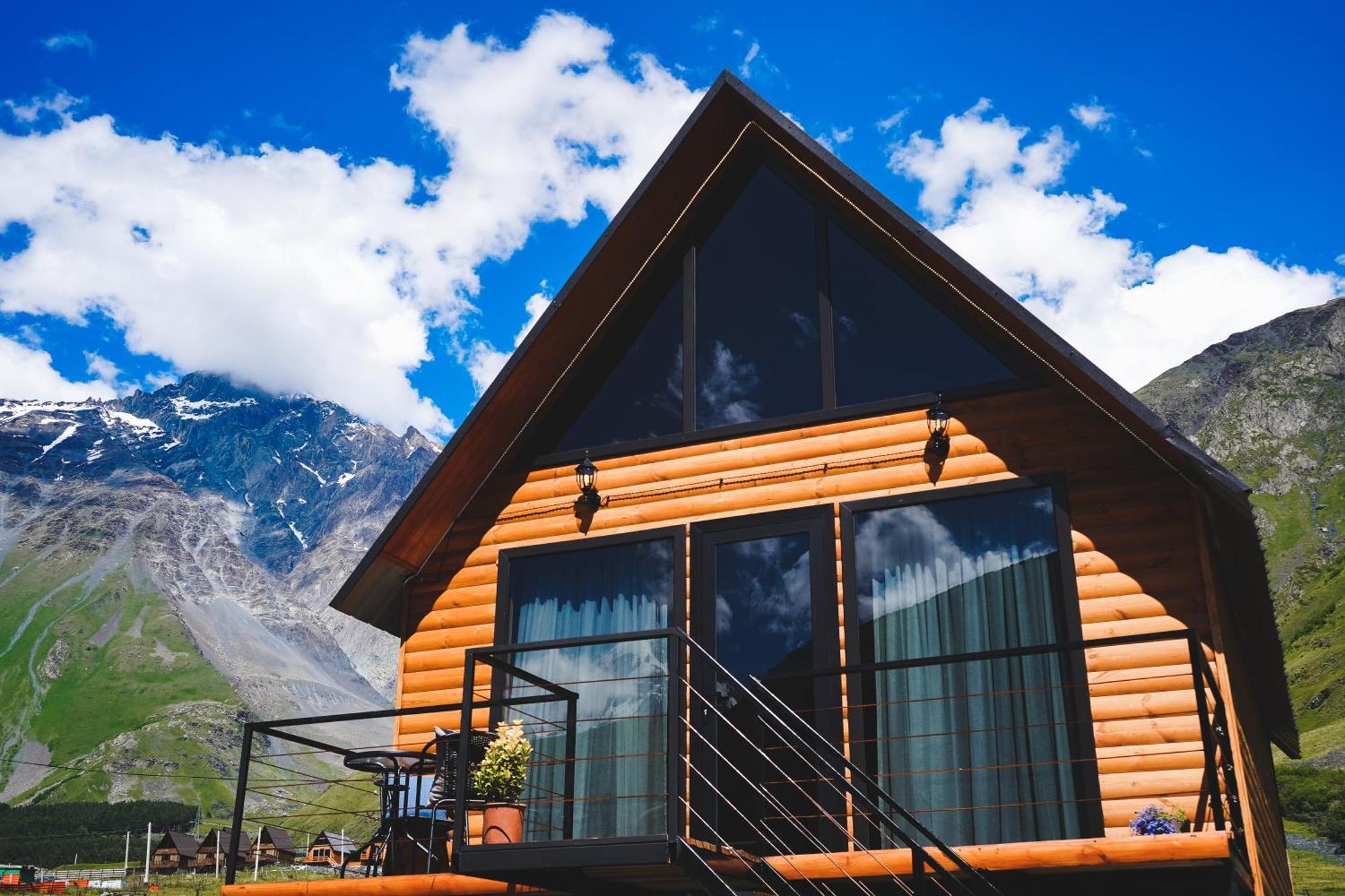 Traveler'S Cottages In Kazbegi Bagian luar foto