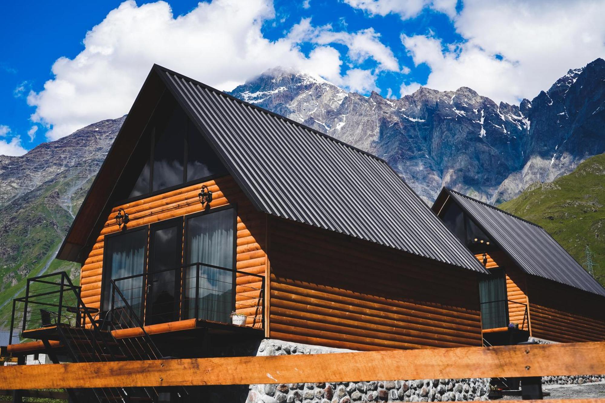 Traveler'S Cottages In Kazbegi Bagian luar foto