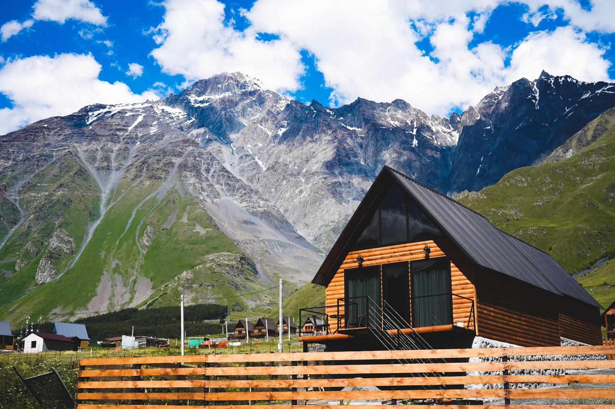 Traveler'S Cottages In Kazbegi Bagian luar foto