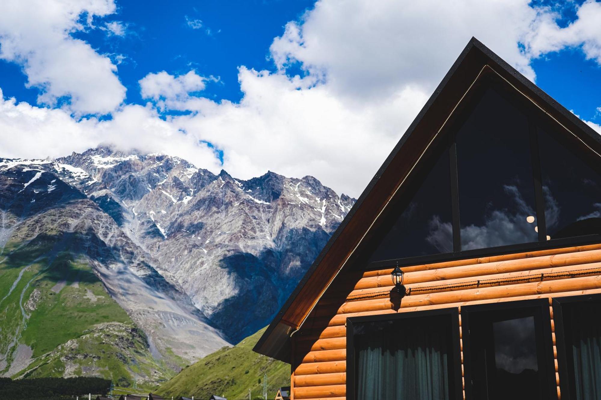 Traveler'S Cottages In Kazbegi Bagian luar foto