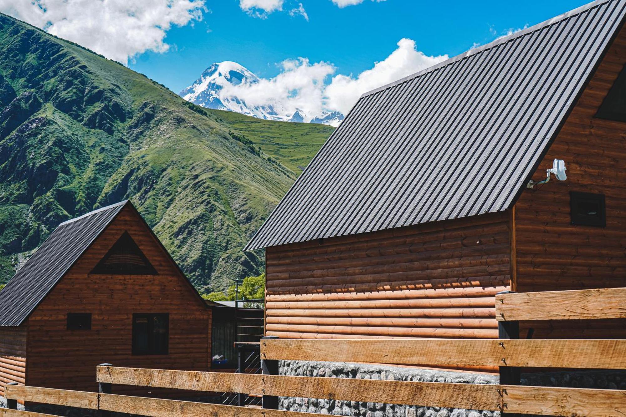 Traveler'S Cottages In Kazbegi Bagian luar foto