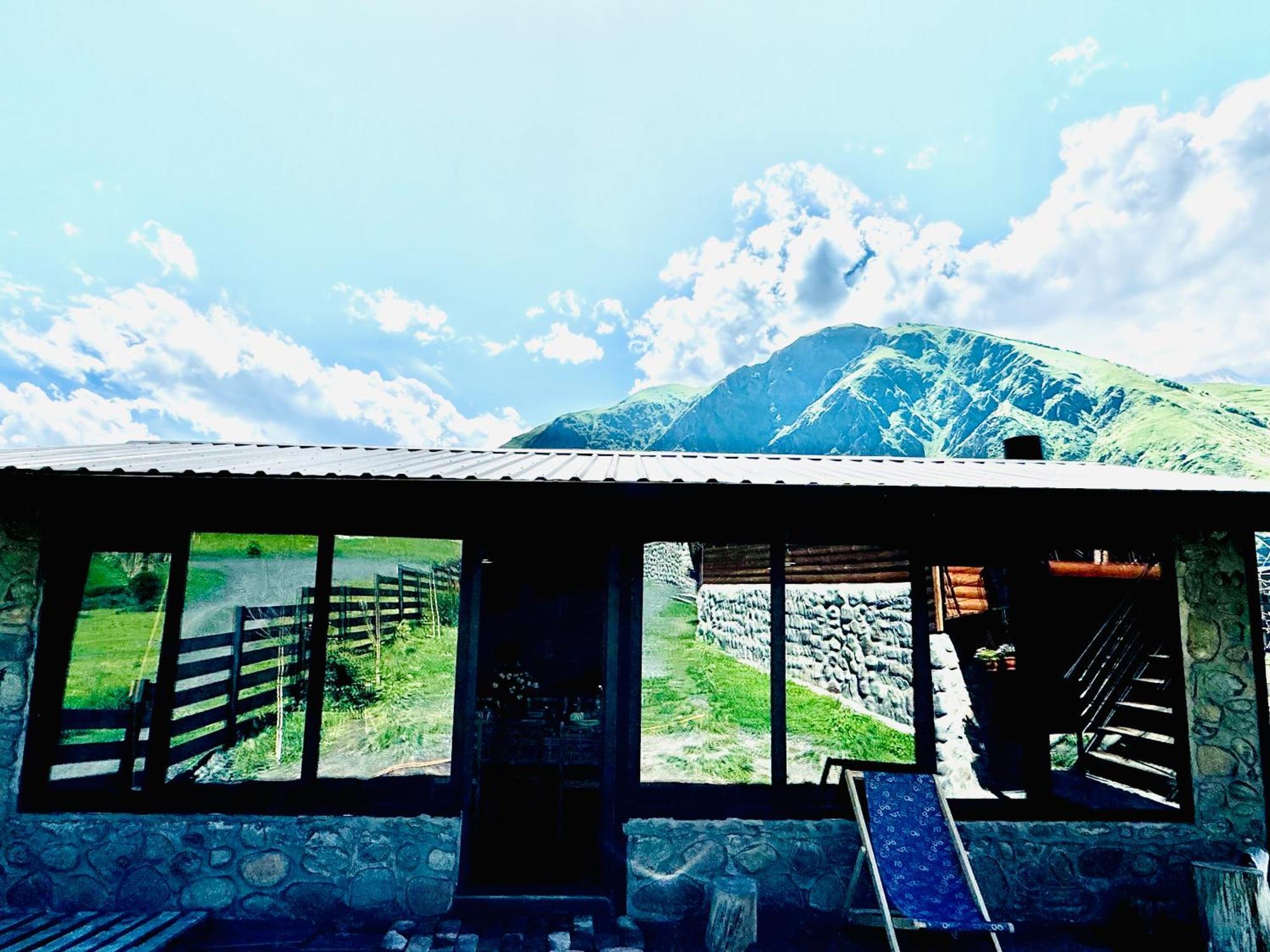 Traveler'S Cottages In Kazbegi Bagian luar foto