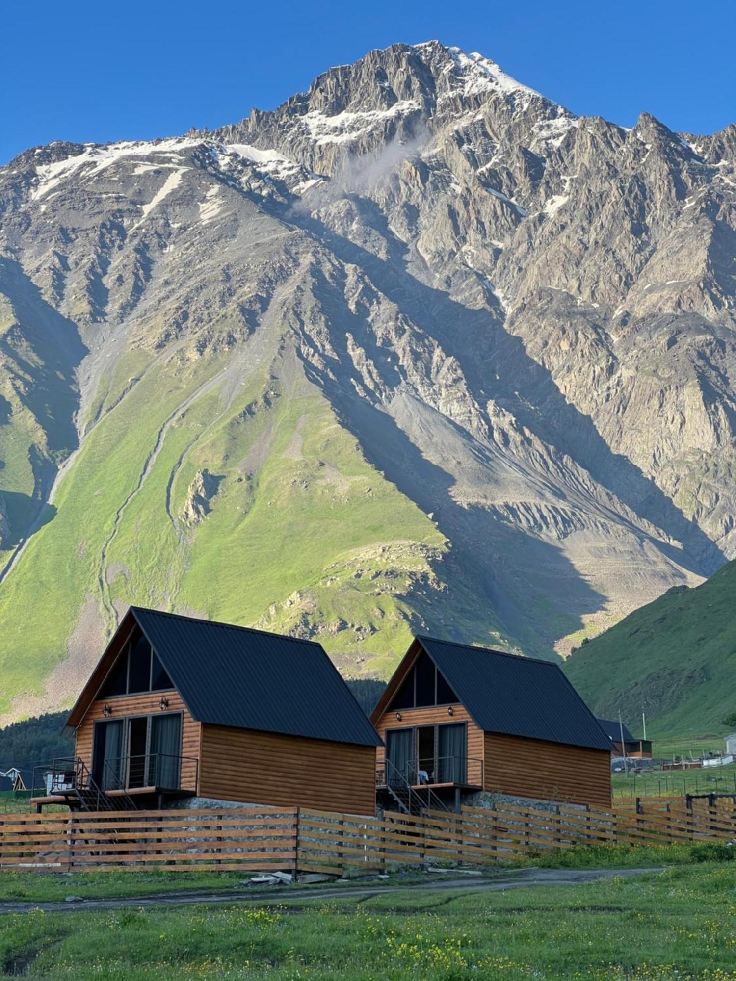 Traveler'S Cottages In Kazbegi Bagian luar foto